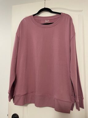 New with tags size XL Danskin Dusty Rose Women's Crewneck Sweatshirt.